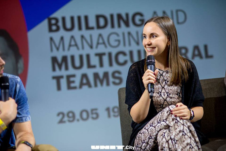 Компанию делают талантливые люди. Диалог с Лесей Арнольд